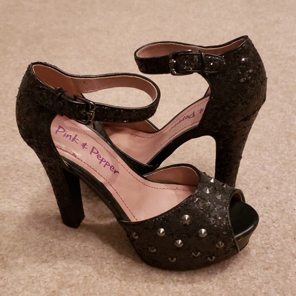 Shoes - Picture 3 of 4